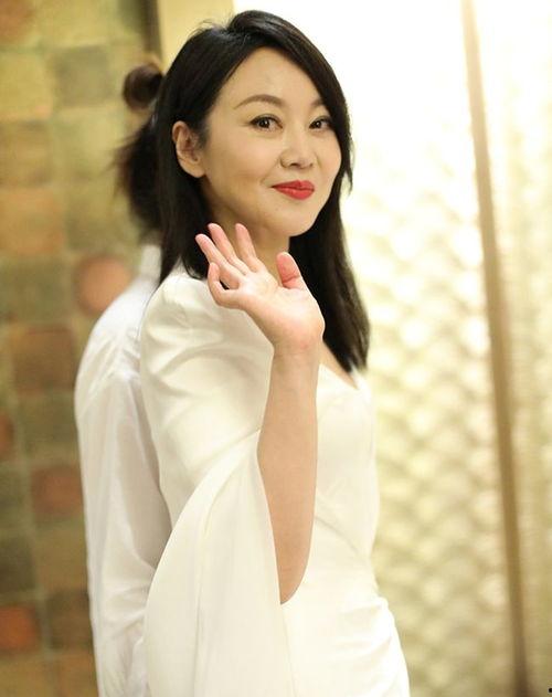 闫妮的图片,时尚与幽默的完美融合