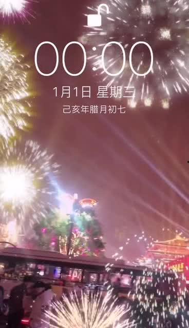 恭贺新春搞笑视频,搞笑视频里的欢乐时光